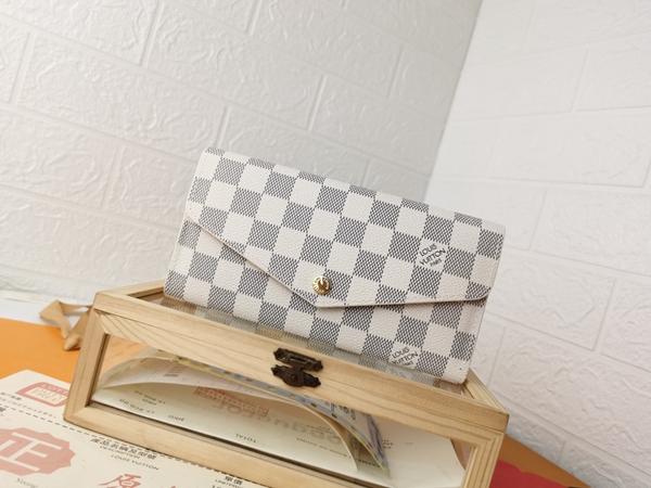 LVコピーウォレット着用イメージ